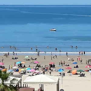 https://apartamentos-playa-valdelagrana.es-andalucia.com